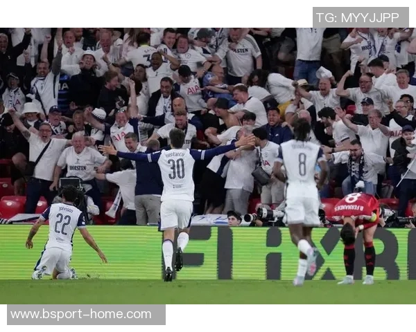 欧联杯惊天冷门巴黎圣日耳曼大胜巴萨红牌事件引发全场热议