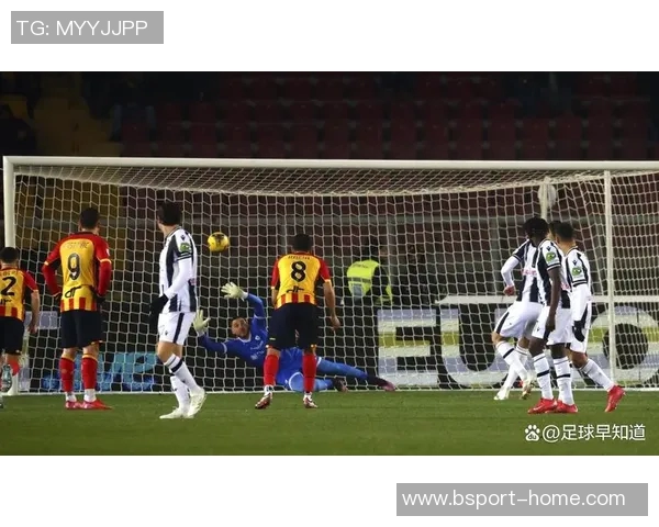 西甲热刺与那不勒斯激战成平局争议判罚引发全场热议