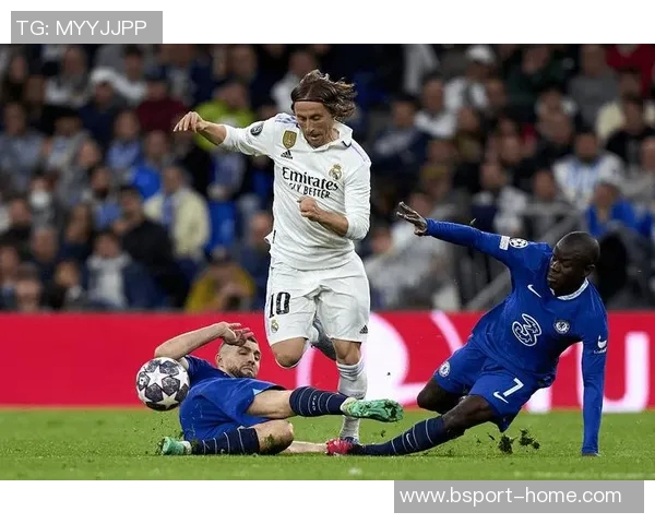 国王杯精彩对决那不勒斯逆转波尔图神扑瞬间点燃全场激情 国王杯精彩对决那不勒斯逆转波尔图神扑瞬间点燃全场激情