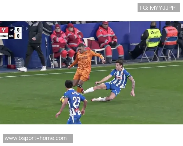 西甲赛场冷门频现多特蒙德逆袭利物浦引发全场震动