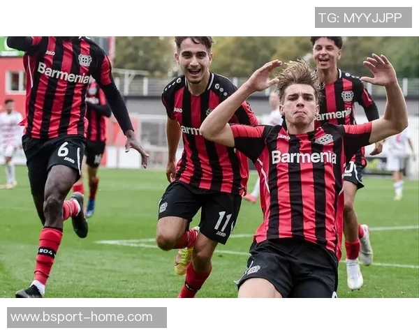 德甲焦点战国米与本菲卡战平红牌事件引发全场热议与战术分析