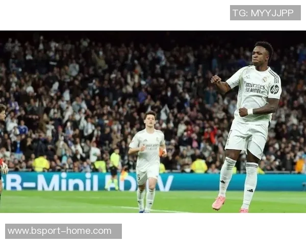 英超激战:那不勒斯逆转皇马补时绝杀引爆全场激情时刻 英超激战:那不勒斯逆转皇马补时绝杀引爆全场激情时刻